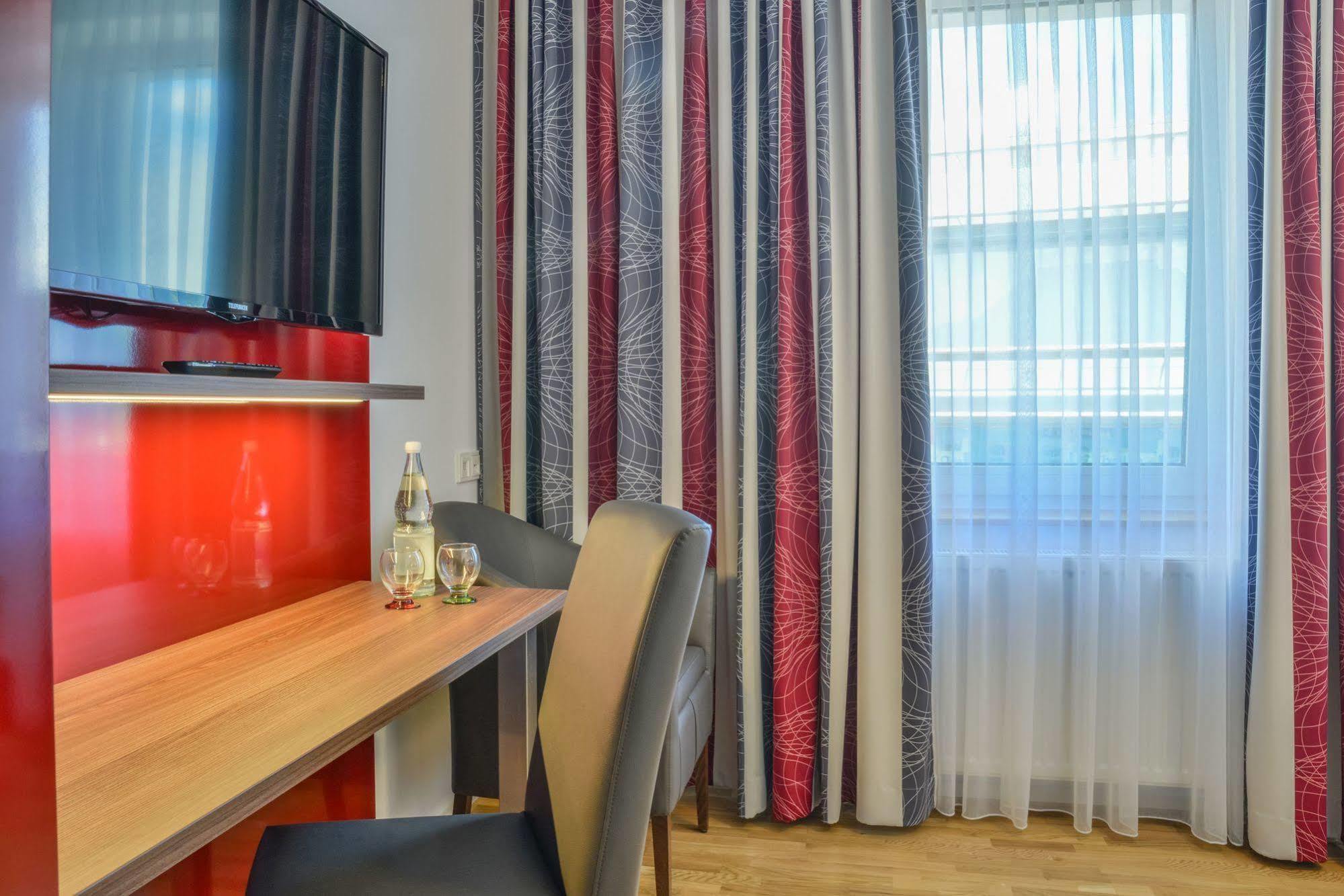 City Hotel Βέτσλαρ Εξωτερικό φωτογραφία