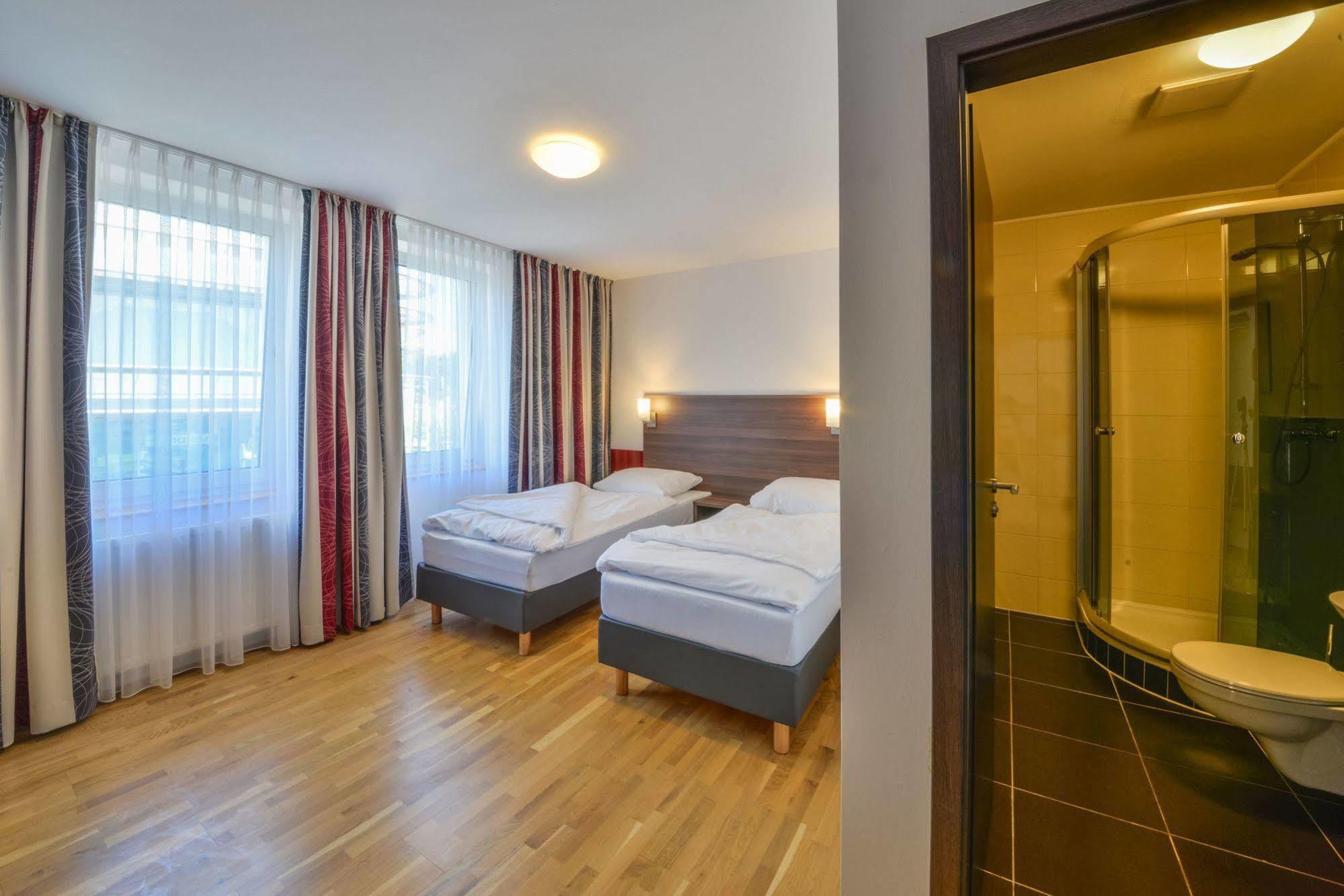 City Hotel Βέτσλαρ Εξωτερικό φωτογραφία