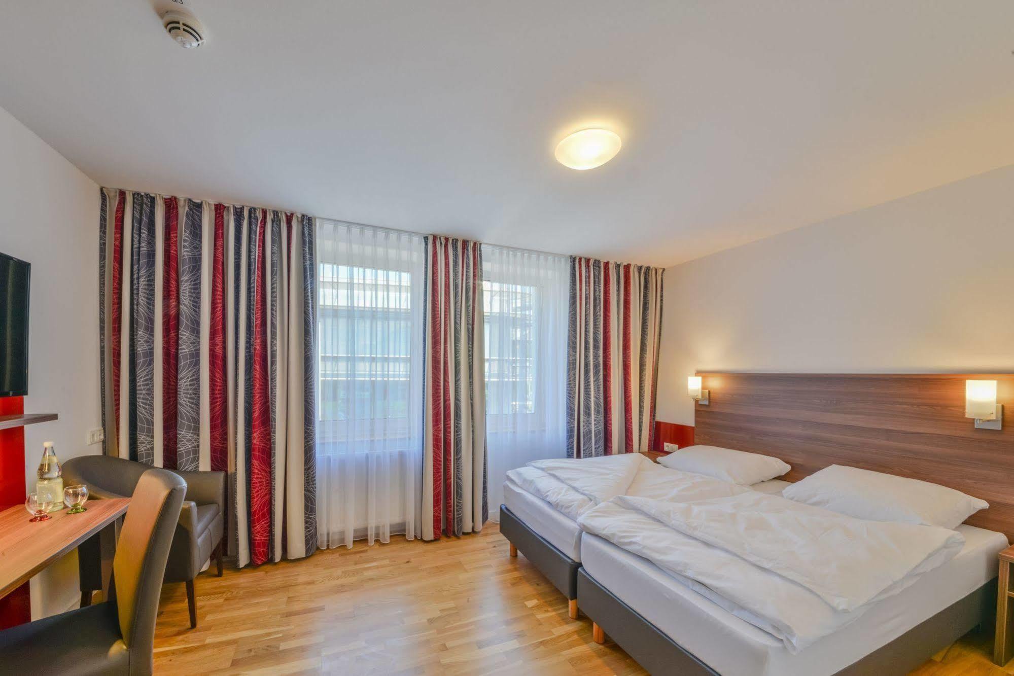 City Hotel Βέτσλαρ Εξωτερικό φωτογραφία