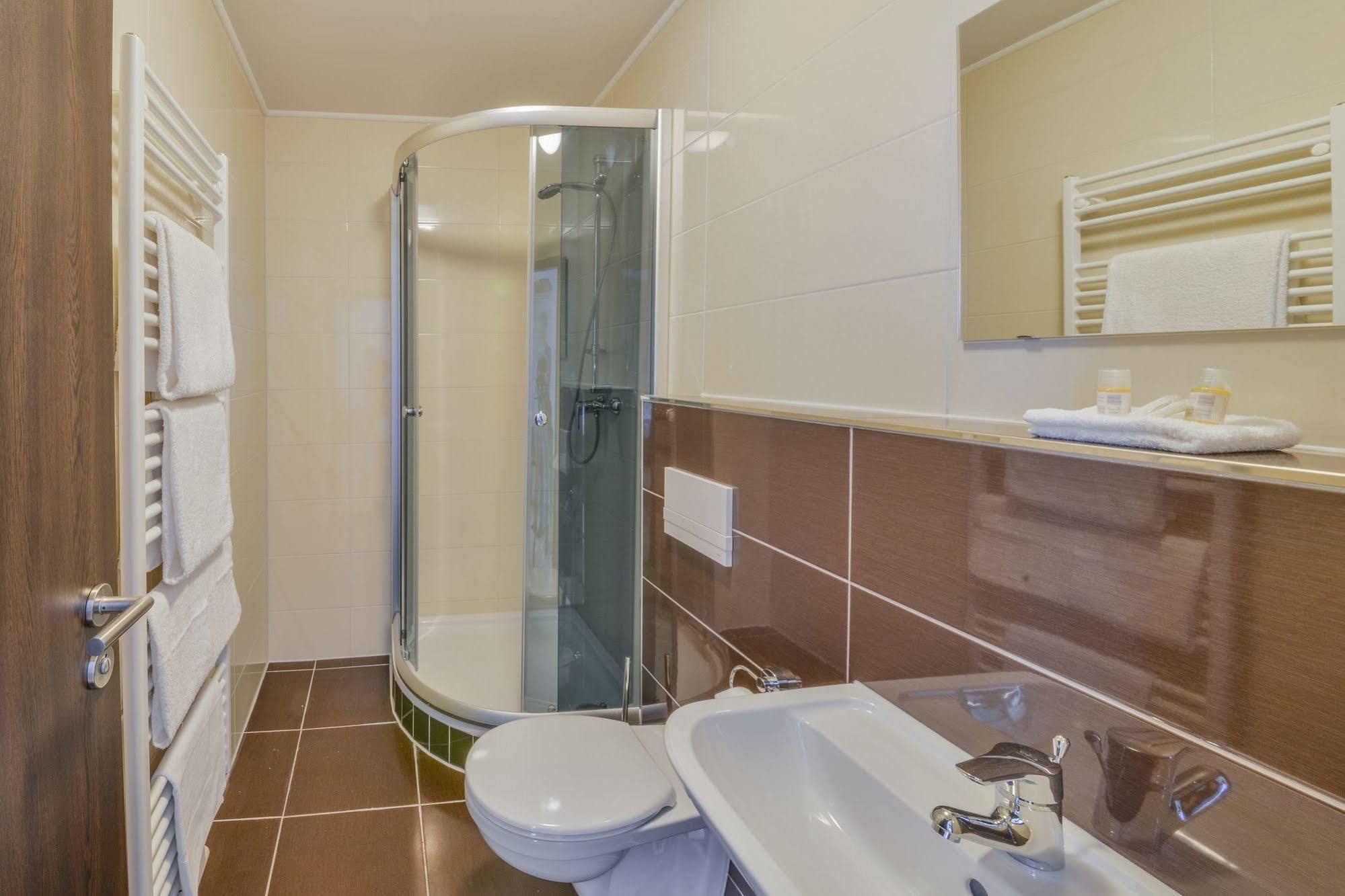 City Hotel Βέτσλαρ Εξωτερικό φωτογραφία
