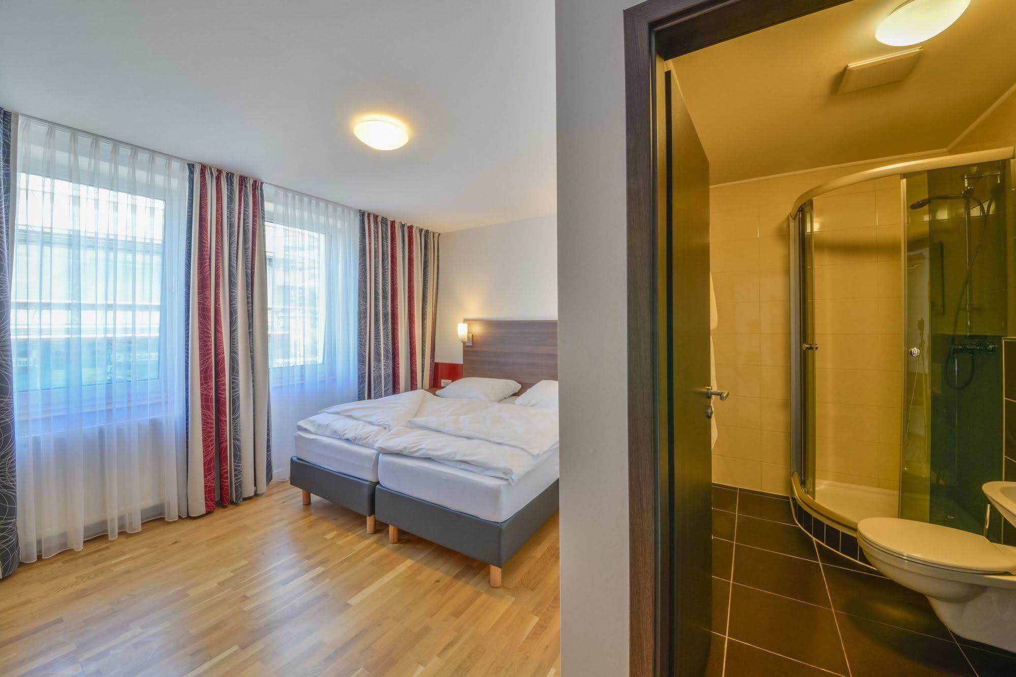 City Hotel Βέτσλαρ Εξωτερικό φωτογραφία