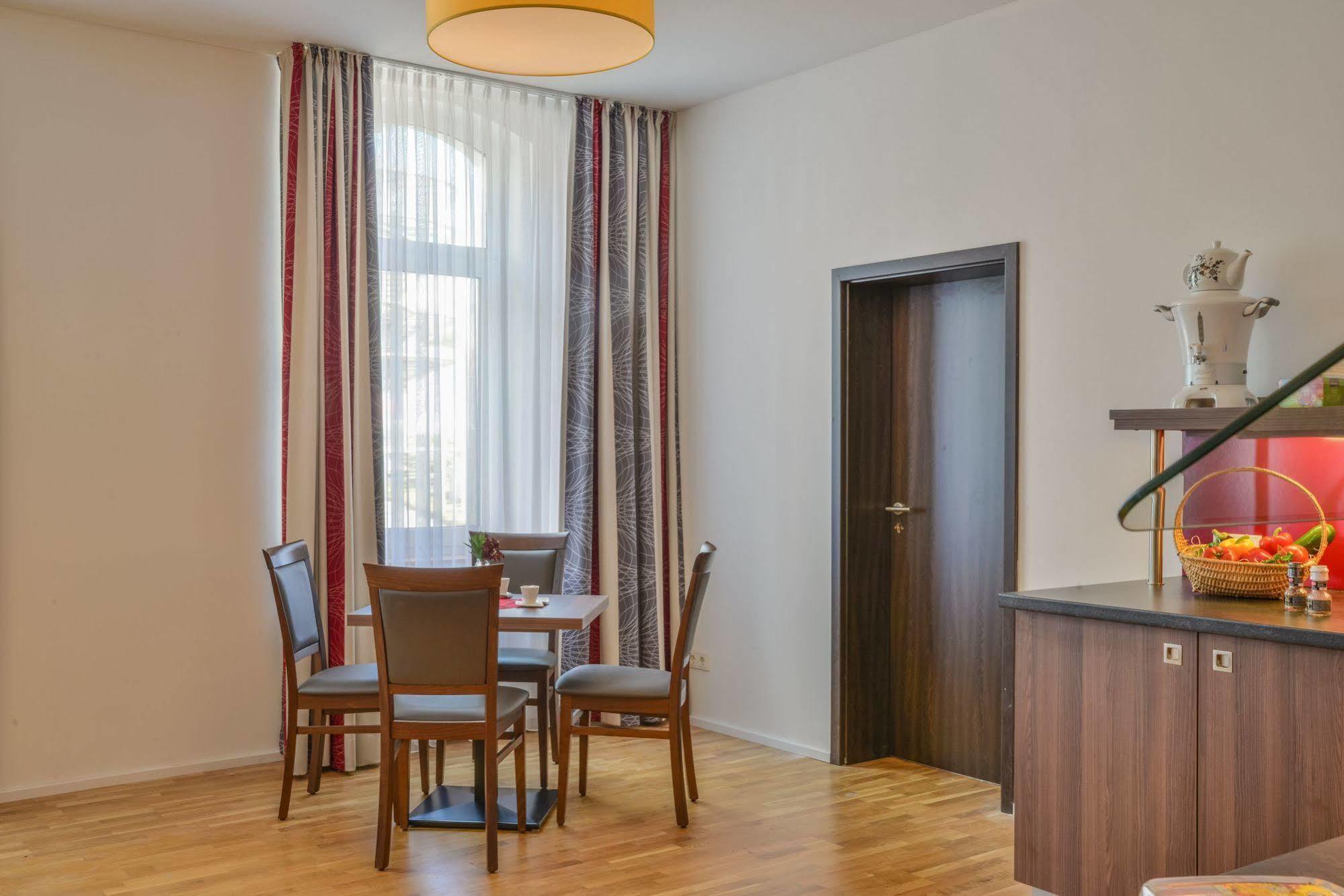 City Hotel Βέτσλαρ Εξωτερικό φωτογραφία